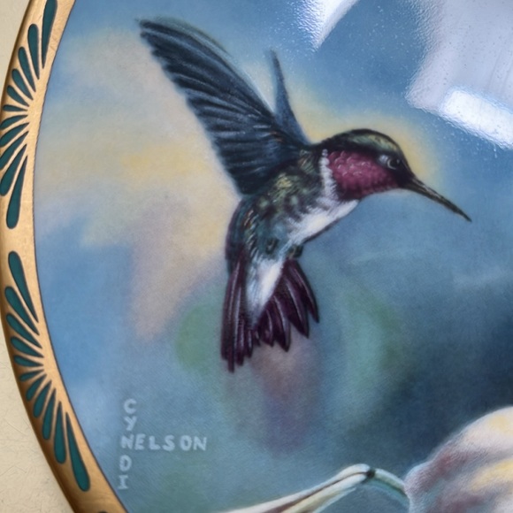 Small 6.5" Ruby-throated Hummingbird & Lilies by Pickard  First Edition U.S.A. - Picture 2 of 8